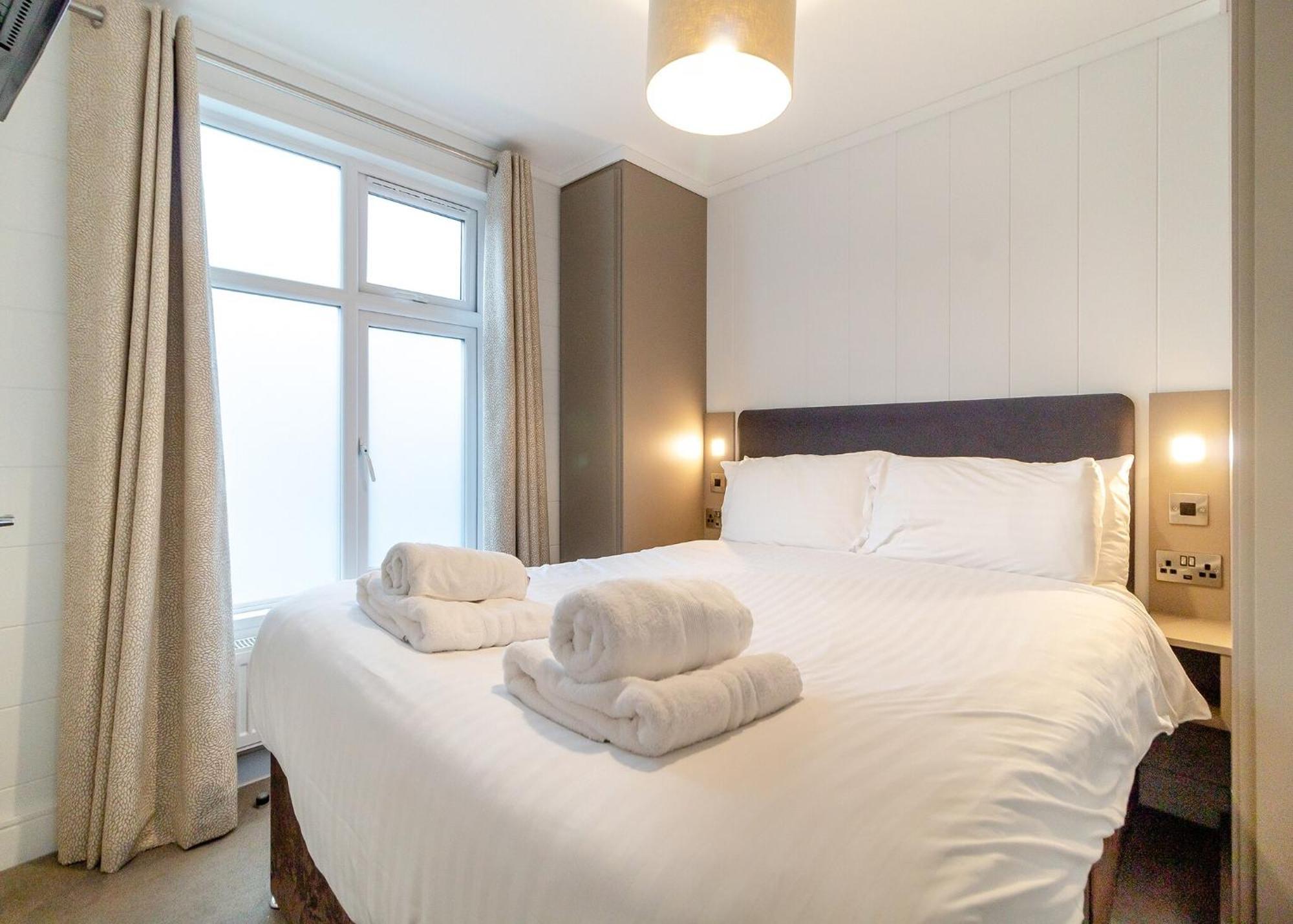 Norfolk Woods Resort And Spa Narborough  Habitación foto